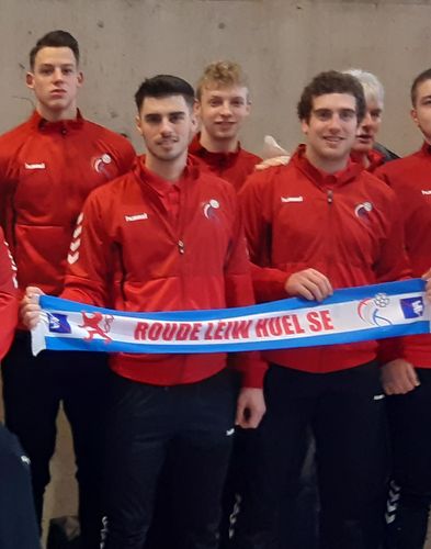 WM Quali an der Coque - Ee Fan-Schal fir all Supporter