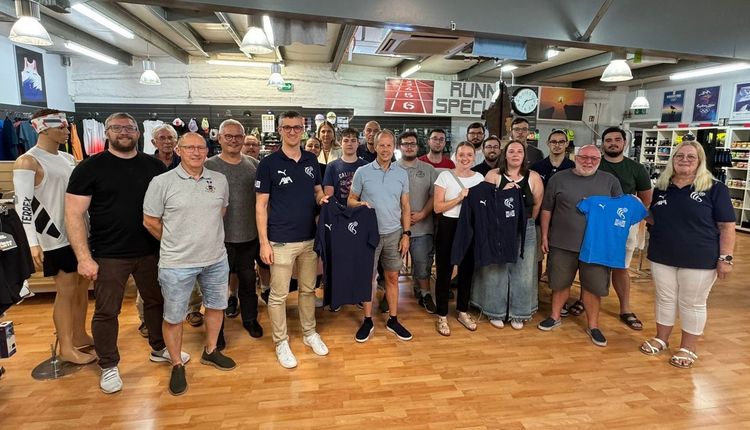 E neit Ekipement vun eisem Partner Peters Sports fir d'FLH Arbitteren