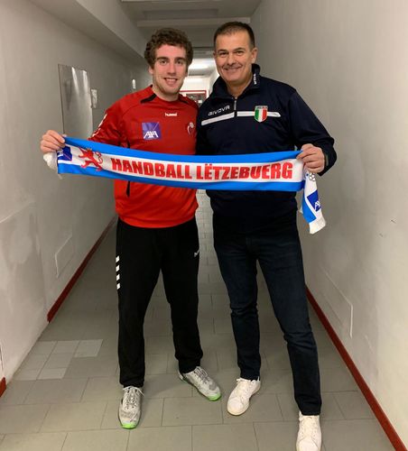 WM Quali an der Coque - Ee Fan-Schal fir all Supporter